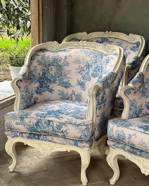 Pair of unbridled bergères / armchairs in Louis XV brilliance