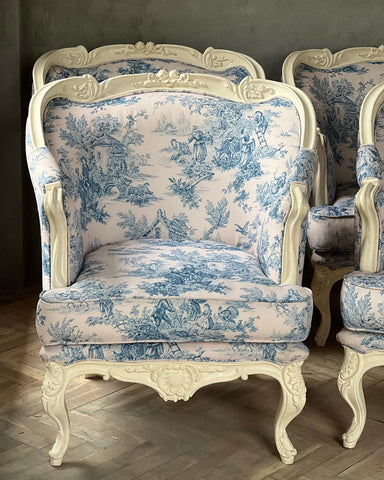 Pair of unbridled bergères / armchairs in Louis XV brilliance