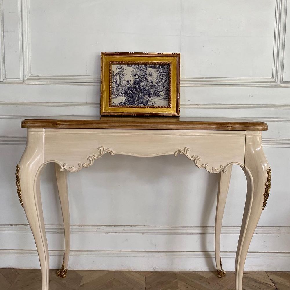 Diminutive Neoclassical picture frame
