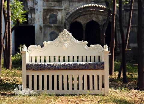 The children's cot of Mughal inspirations