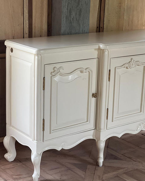 Louis XV credenza of rococo motifs