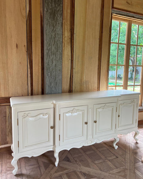 Louis XV credenza of rococo motifs