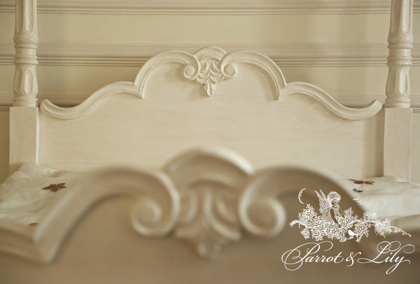 The bed with two posters inspired by water lilies