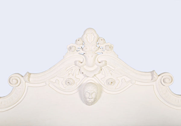 The children's cot of Mughal inspirations