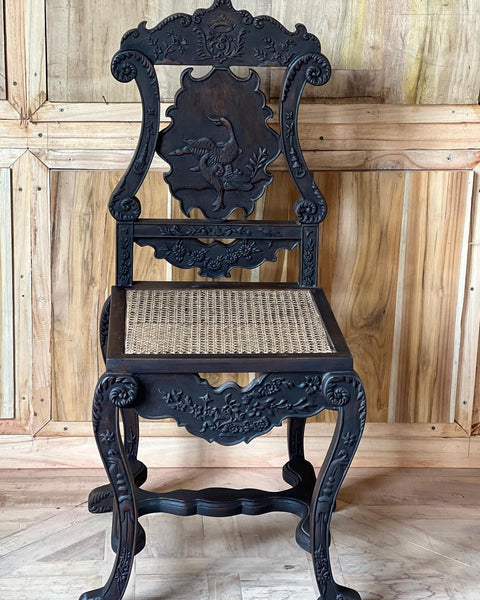 Renaissance hall chair inspired by Japanesery