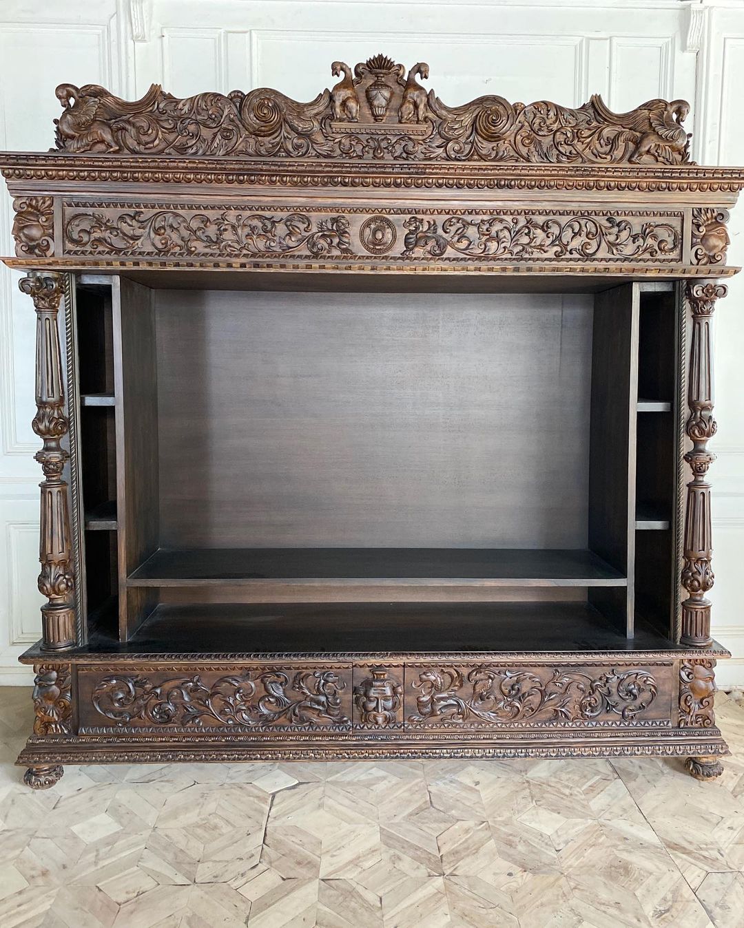 Renaissance Grotesque Case
