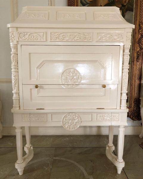 Louis XVI secrétaire with traditional motifs