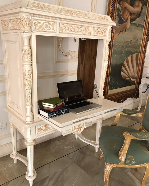 Louis XVI secrétaire with traditional motifs