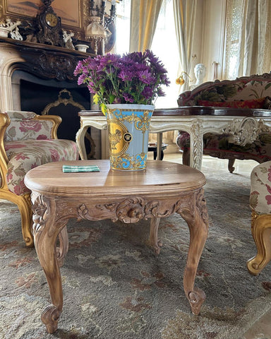 Tabouret with cockle shell