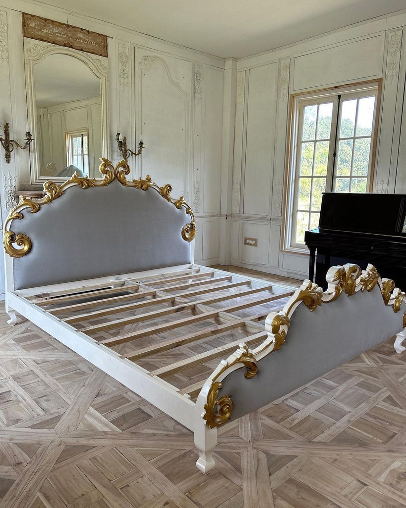 The upholstered Baroque bed Parrot Lily