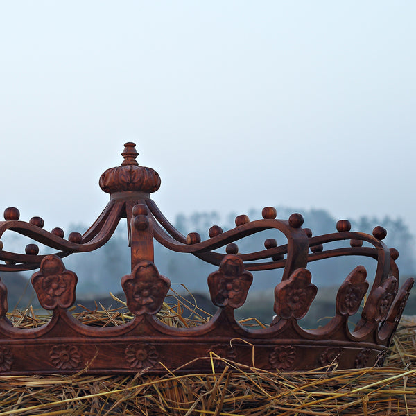 Stunning 'ciel de lit' bed crown