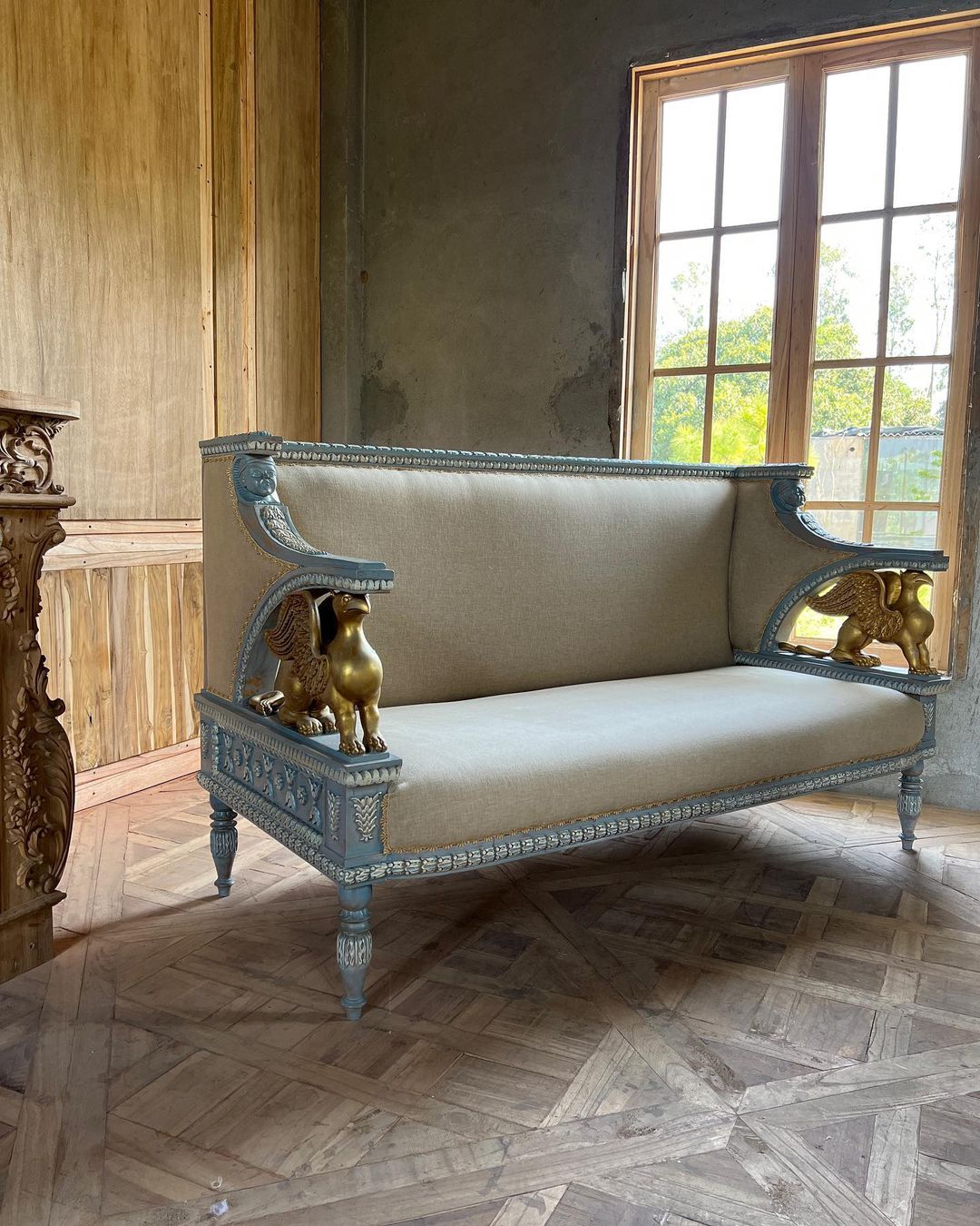 Neoclassical sofa of Swedish Gustavian features Parrot Lily