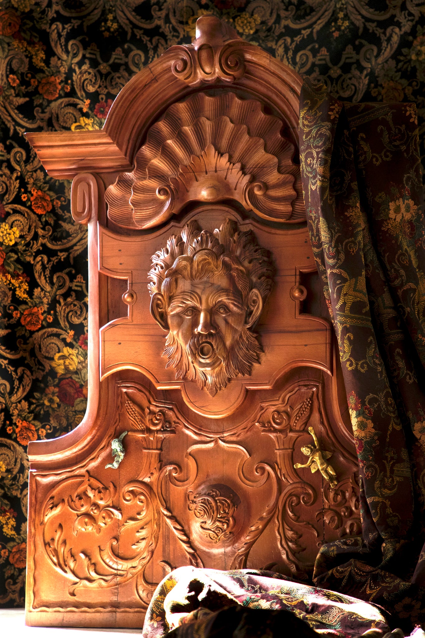 The Niche of Transience- The Epicene Beauty