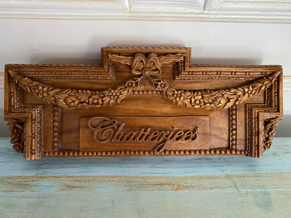 Nameplate in a neoclassical style