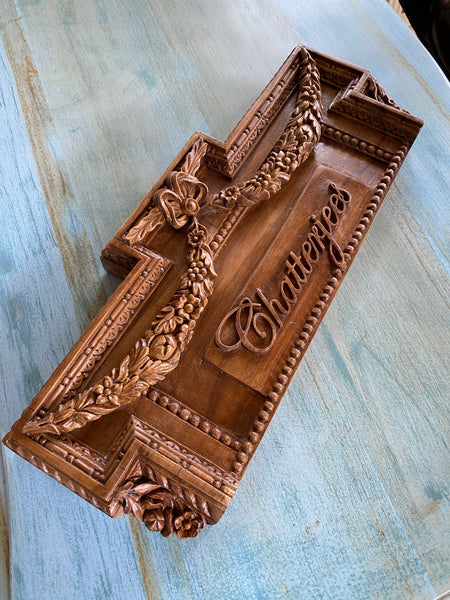 Nameplate in a neoclassical style