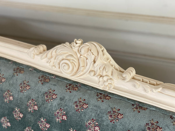 Louis XV sofa in bergère proportions
