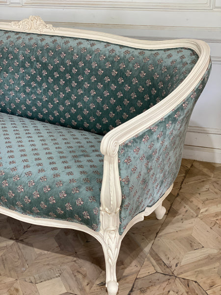 Louis XV sofa in bergère proportions