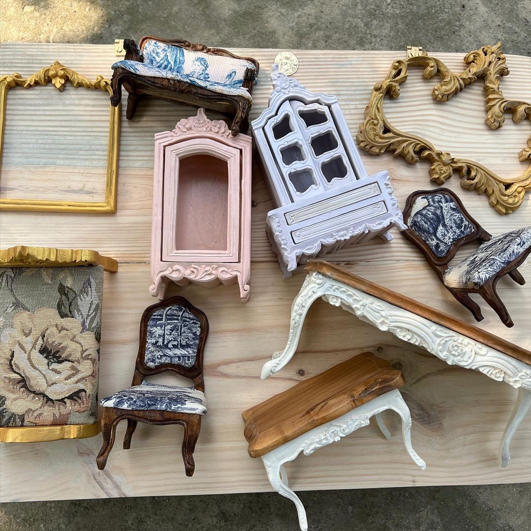 Miniature dollhouse furniture, set of ten