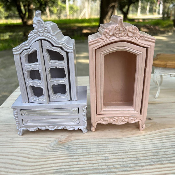 Miniature dollhouse furniture, set of ten