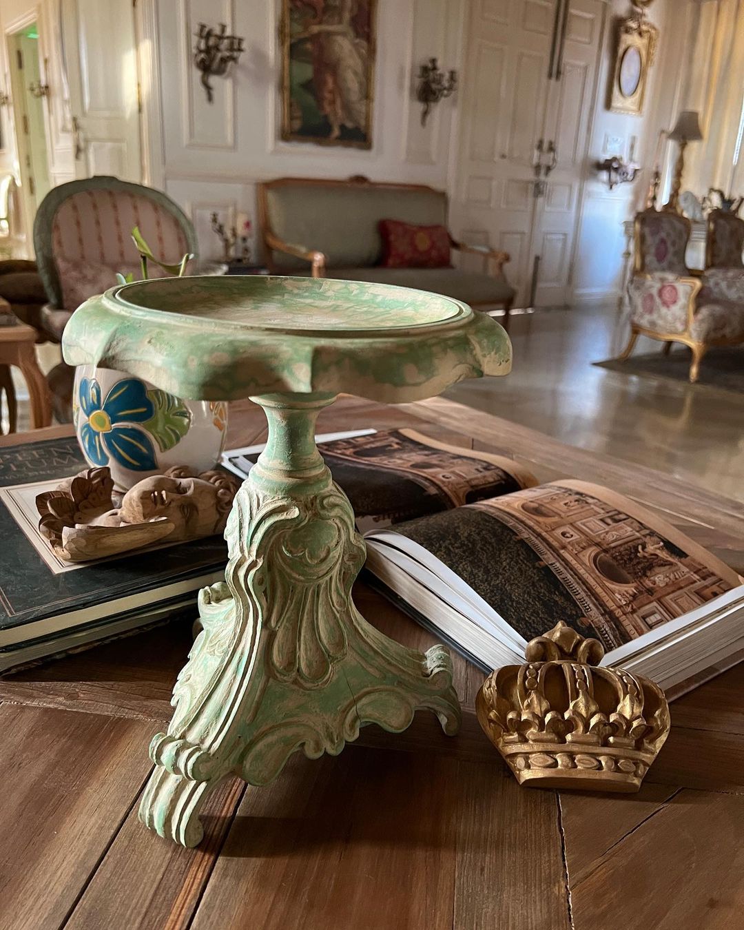 Rococo table-top pedestal